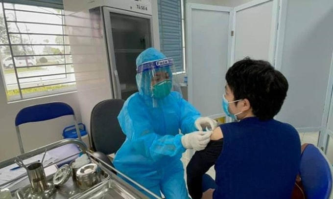 Triển khai tiêm vaccine Covid -19 tại Bệnh viện bệnh Nhiệt đới trung ương cơ sở 2 (Hà Nội).