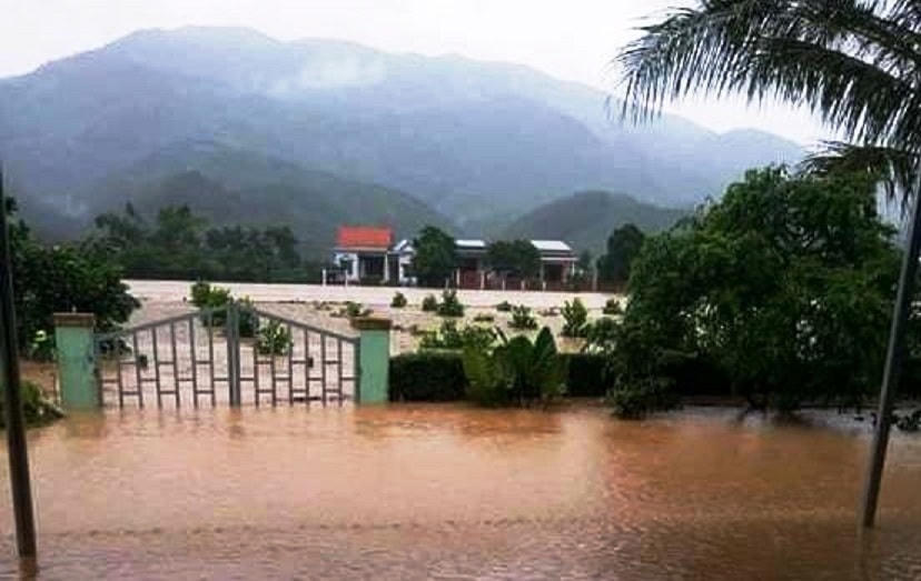 Nhiều ngôi nhà người dân ở xã Đại Hưng bị ngập nước.