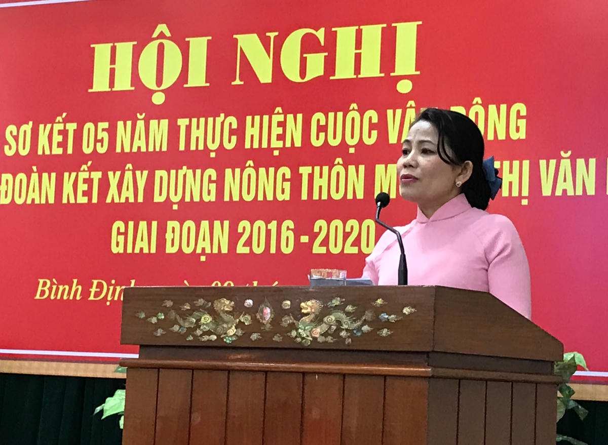 Chủ tịch Ủy ban MTTQ Việt Nam tỉnh Nguyễn Thị Phong Vũ phát biểu tại Hội nghị.