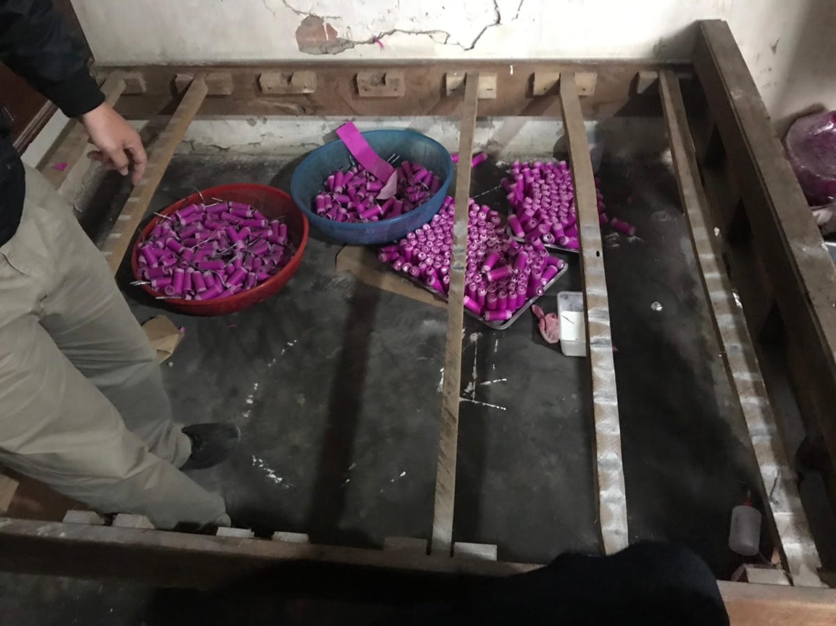 Hải Phòng: Đang mang pháo tự làm đi bán thì bị công an bắt