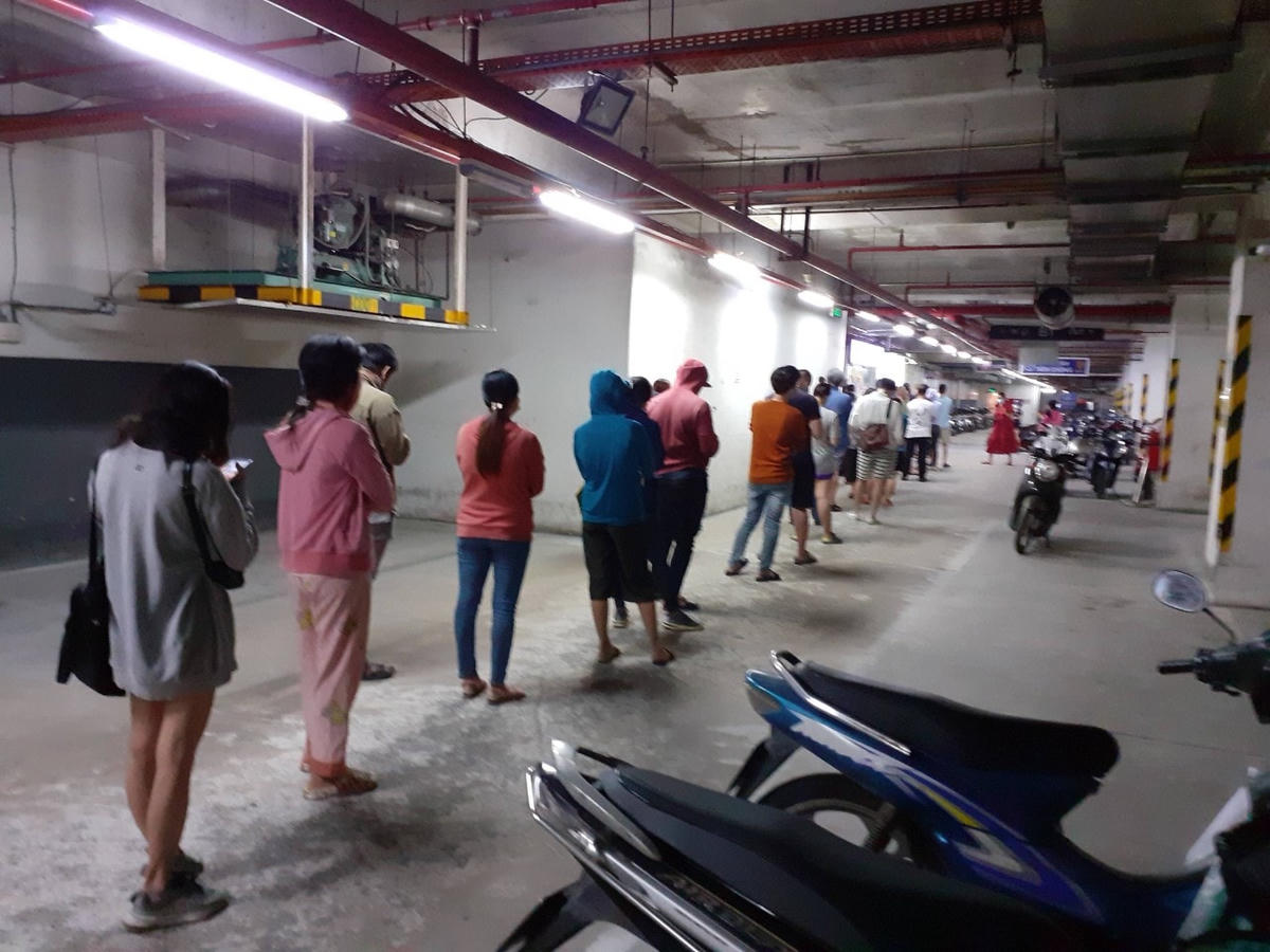 Tâm lý của người dân là mua trữ thực phẩm, hạn chế ra đường.