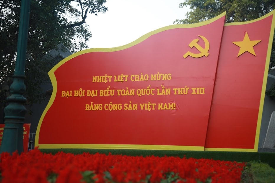 Đường phố Hà Nội thay áo mới chào mừng Đại hội toàn quốc lần thứ XIII của Đảng