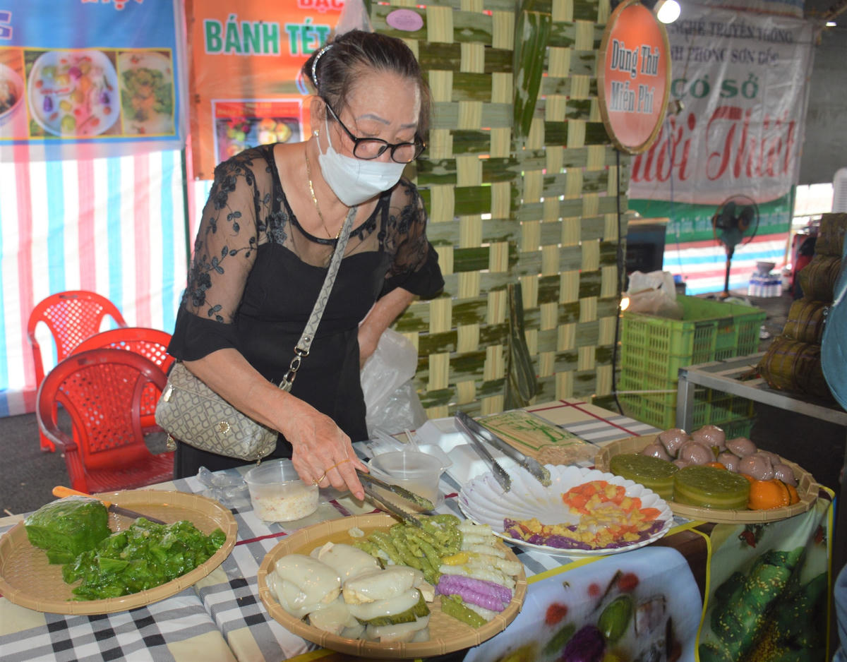 Một gian hàng bánh dân gian tại sự kiện.