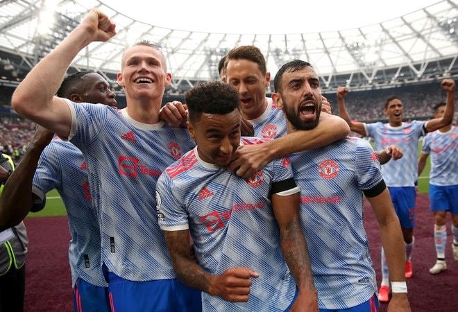 Lingard lập siêu phẩm giúp MU vươn lên ở phút 89.