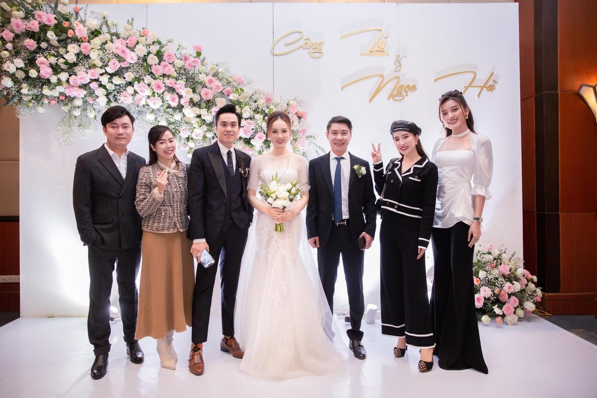 Nhiều nghệ sĩ nổi tiếng đến chung vui cùng vợ chồng NSND Công Lý - Ngọc Hà.