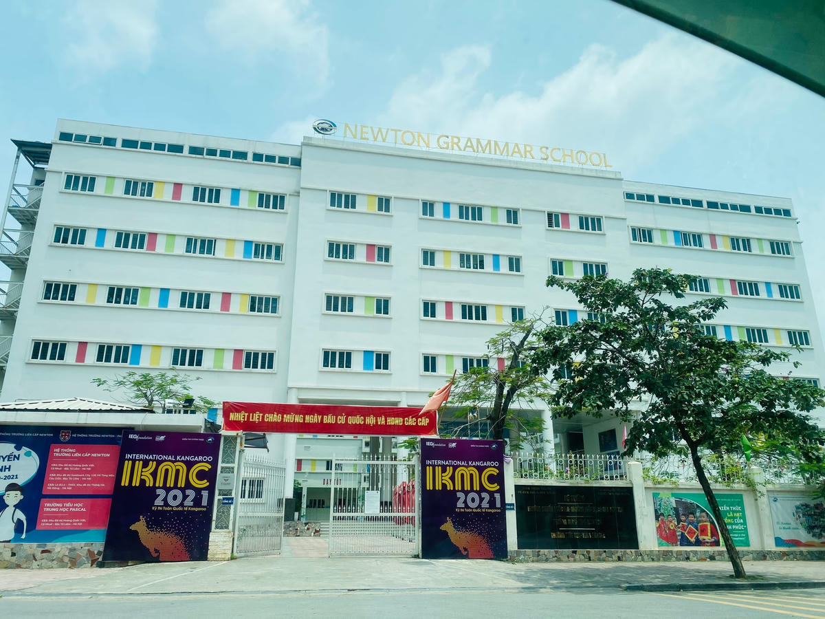 Lạ lùng thi hành án: Hàng ngàn học sinh trường Newton bị ảnh hưởng?