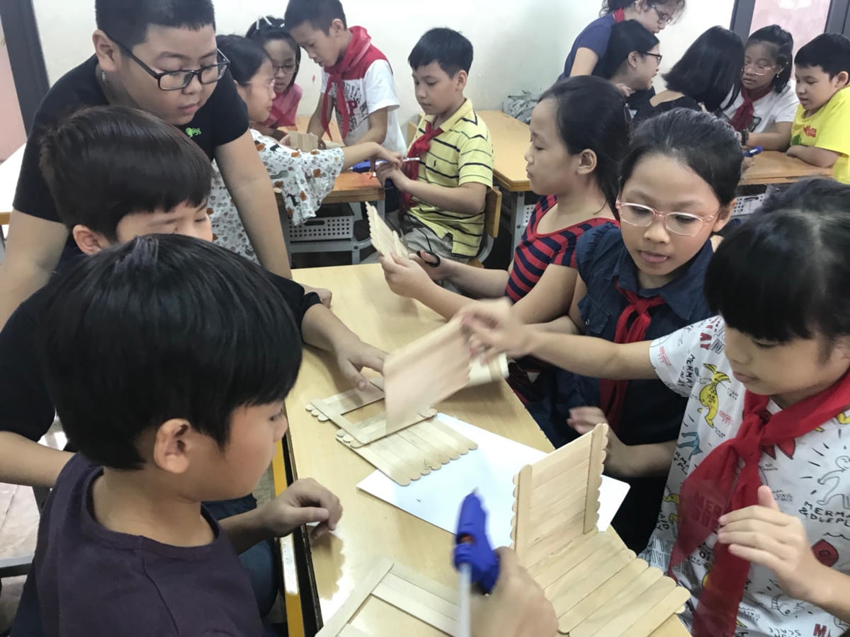 Hoạt động trải nghiệm trong trường học giúp học sinh rèn luyện kỹ năng sống.