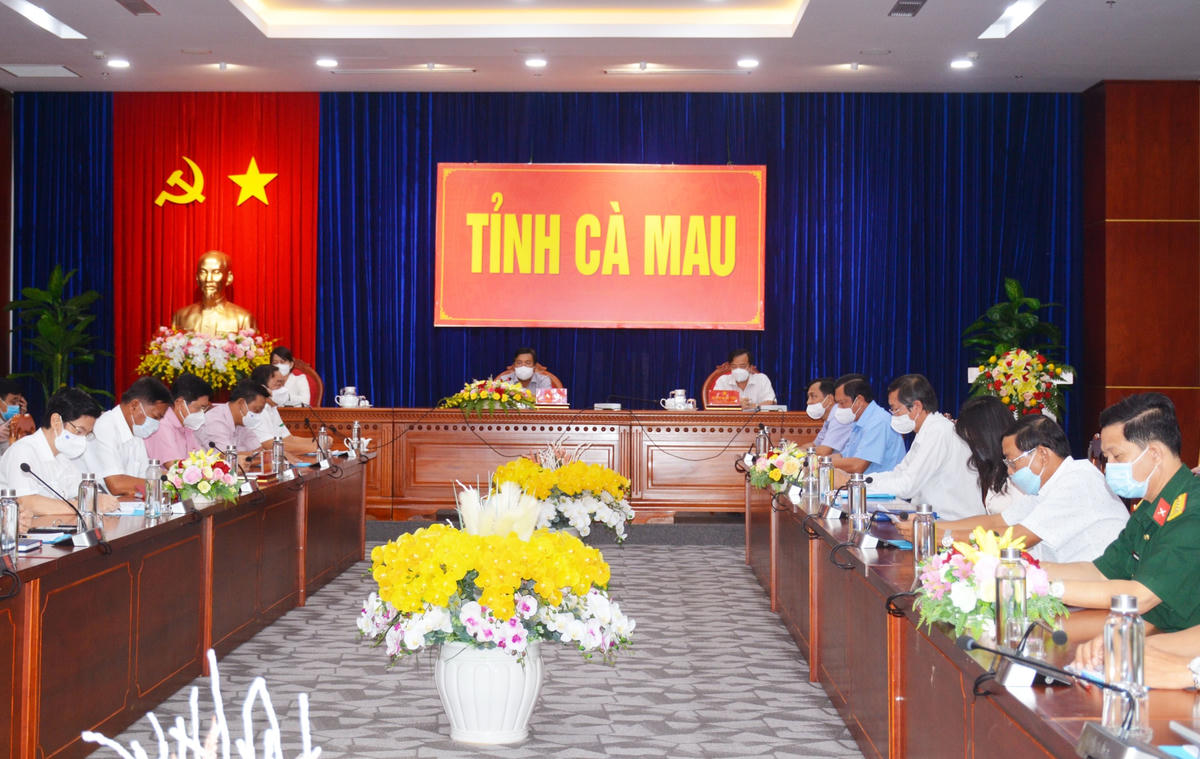 Quang cảnh cuộc họp khẩn của Tỉnh uỷ Cà Mau họp và thành lập Ban chỉ đạo phòng chống dịch bệnh Covid-19. 