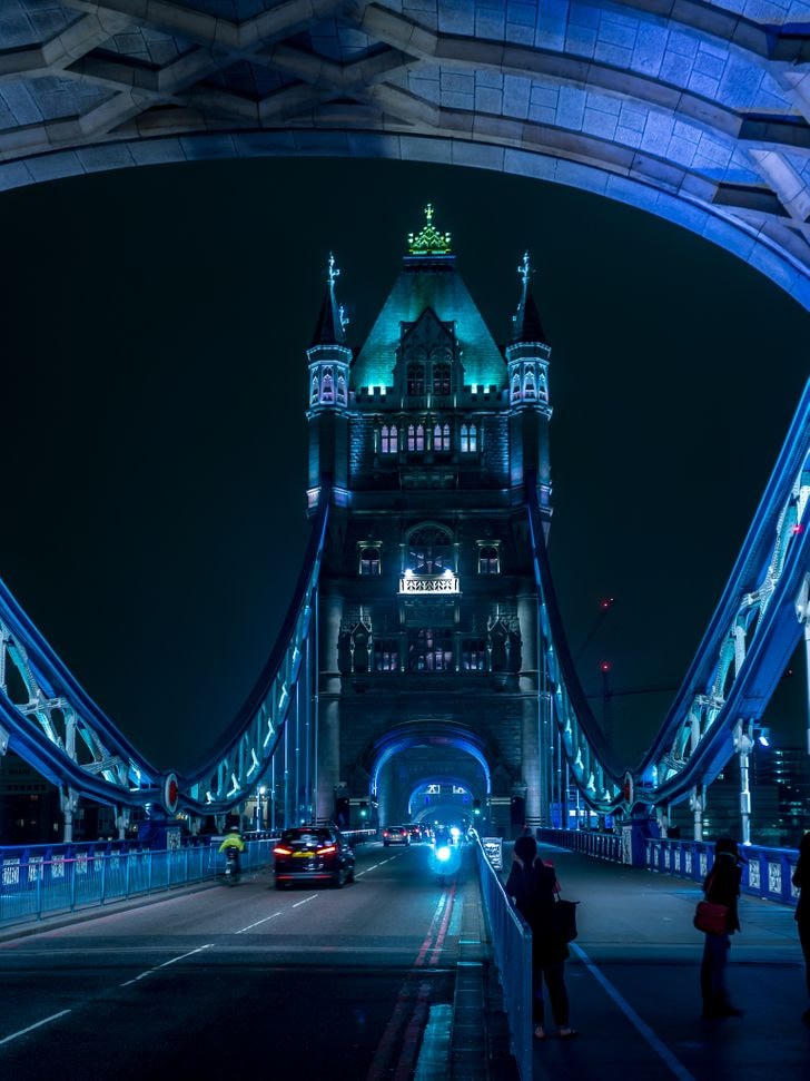 Cầu tháp ở London.  