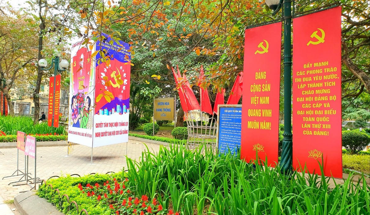 Thủ đô Hà Nội rực rỡ trong dịp Đại hội XIII của Đảng. Ảnh: Quang Vinh.