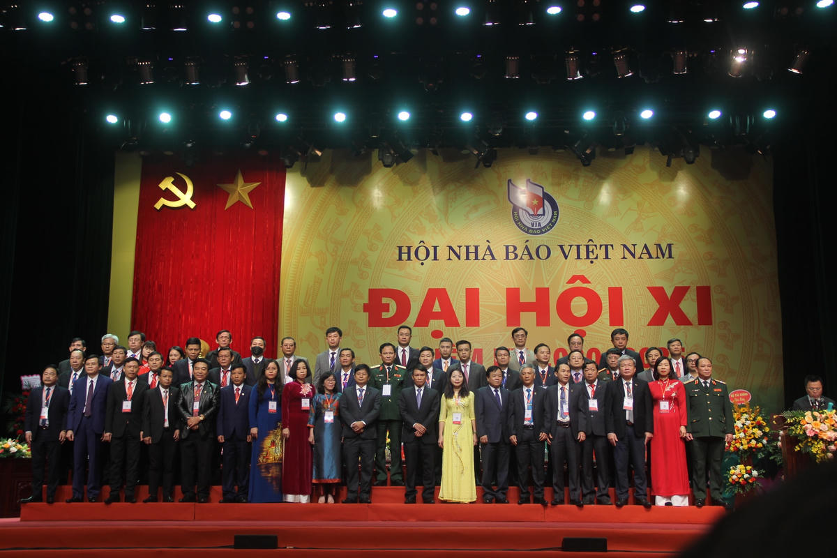 Ra mắt Ban chấp hành Hội Nhà báo Việt Nam khóa XI, nhiệm kỳ 2020-2025 .