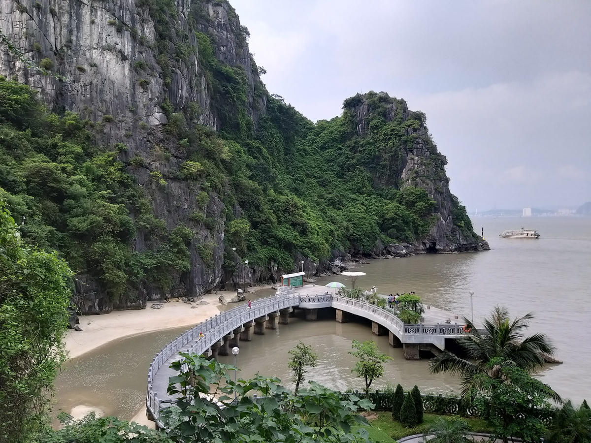 Du lịch Quảng Ninh chuẩn bị cơ sở vật chất sẵn sàng đón khách. Ảnh: Hà Thu.