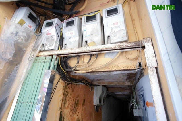 Bên trong những con ngõ này là một hệ sinh thái nhà ở vô cùng phức tạp. Đây được cho là khu đất “kim cương” của Thủ đô khi nằm chính giữa trung tâm phố cổ.  