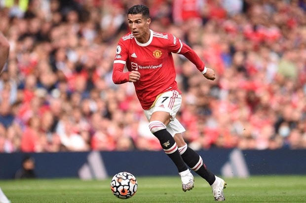 Cristiano Ronaldo đi bóng trong trận đấu giữa Manchester United và Newcastle ở giải Ngoại hạng Anh, trên sân Old Trafford ngày 11/9/2021. (Nguồn: dailysabah.com)