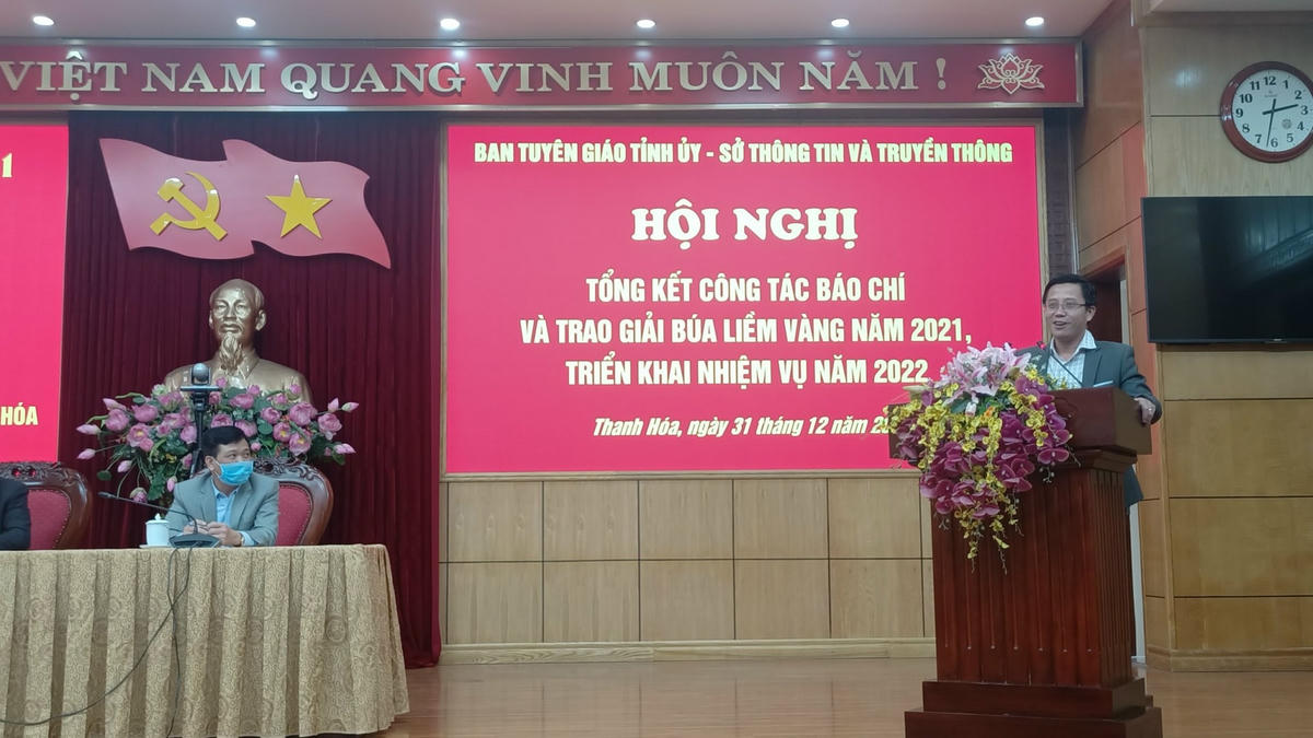 Nhà báo Nguyễn Anh Tuấn, Trưởng VP đại diện Báo Đại Đoàn Kết khu vực Bắc Trung Bộ phát biểu tại hội nghị.