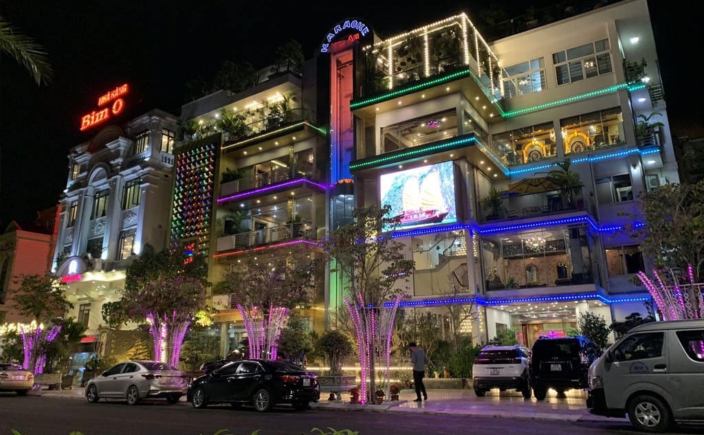 Nhiều cơ sở kinh doanh dịch vụ karaoke trên địa bàn TP Hạ Long phải tạm dừng hoạt động sau 1 tuần mở cửa lại.