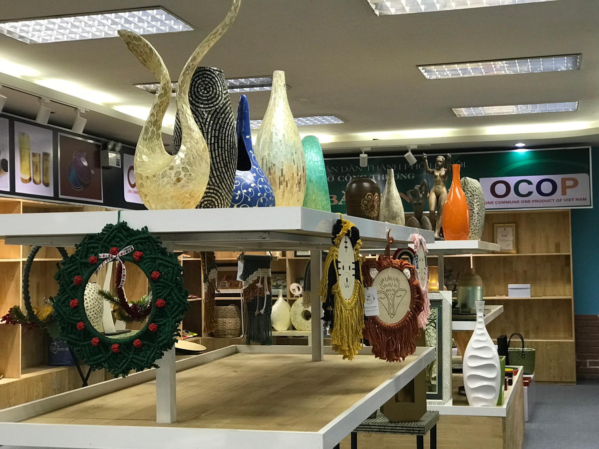 Các sản phẩm được trưng bày tại triển lãm. 