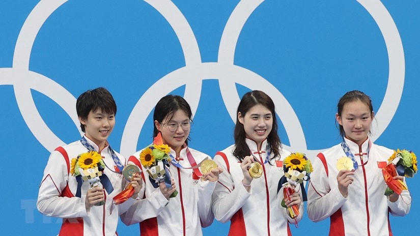 Các kình ngư Trung Quốc phá kỷ lục thế giới và Olympic ở nội dung 4x200 m bơi tiếp sức tự do nữ. (Ảnh: THX/TTXVN).