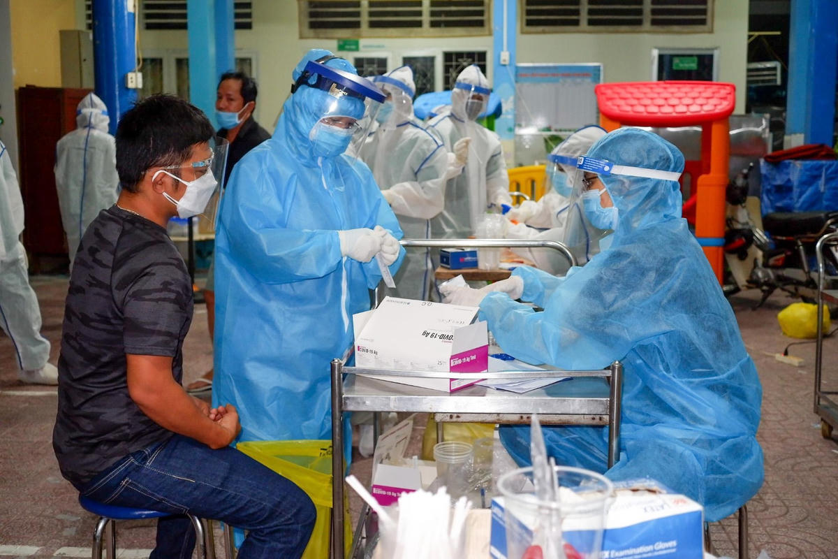 TP HCM ghi nhận hàng trăm ca nhiễm trong ngày.