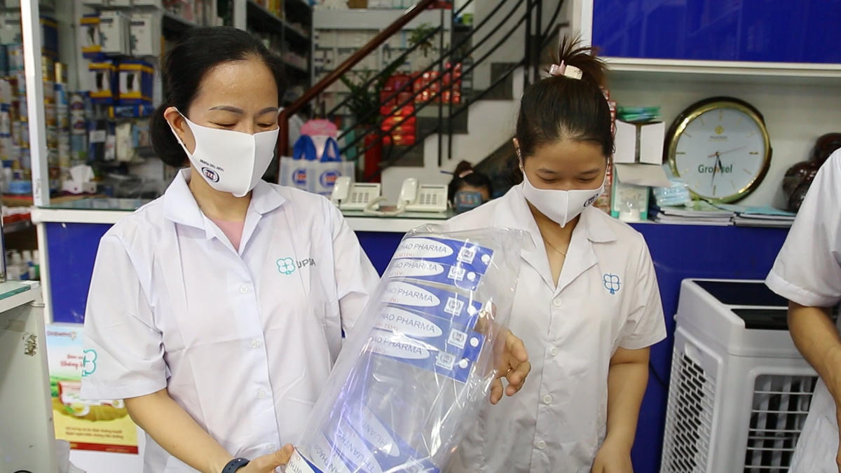 Những tấm chắn giọt bắn được Mặt trận tỉnh chuyển đến các đơn vị đang làm nhiệm vụ bầu cử tại các địa phương.
