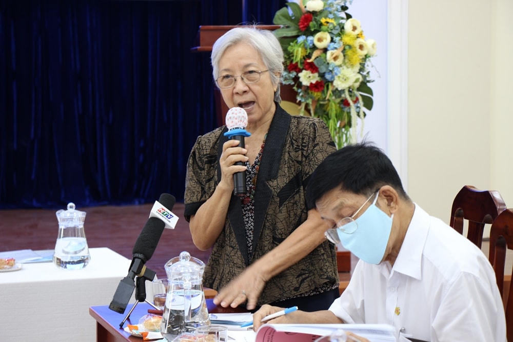 Đại biểu đóng góp ý kiến tại hội nghị.