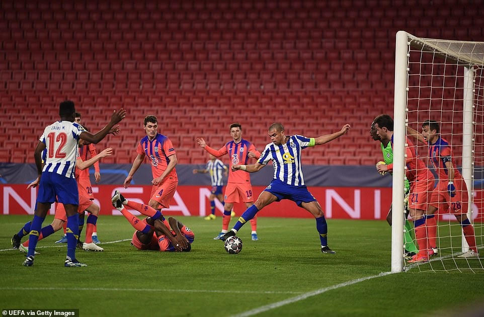 Porto đã có khá nhiều pha uy hiếp nguy hiểm về phía khung thành của Chelsea.