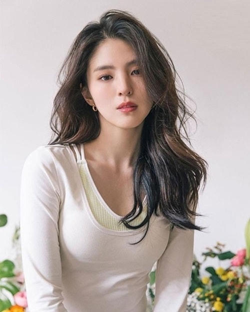 Sau bộ phim 19+ Nevertheless gây ra không ít tranh cãi về kịch bản, Han So Hee đã tái xuất trở lại trong bộ phim đến từ Disney+ mang tên “Soundtrack #1”.