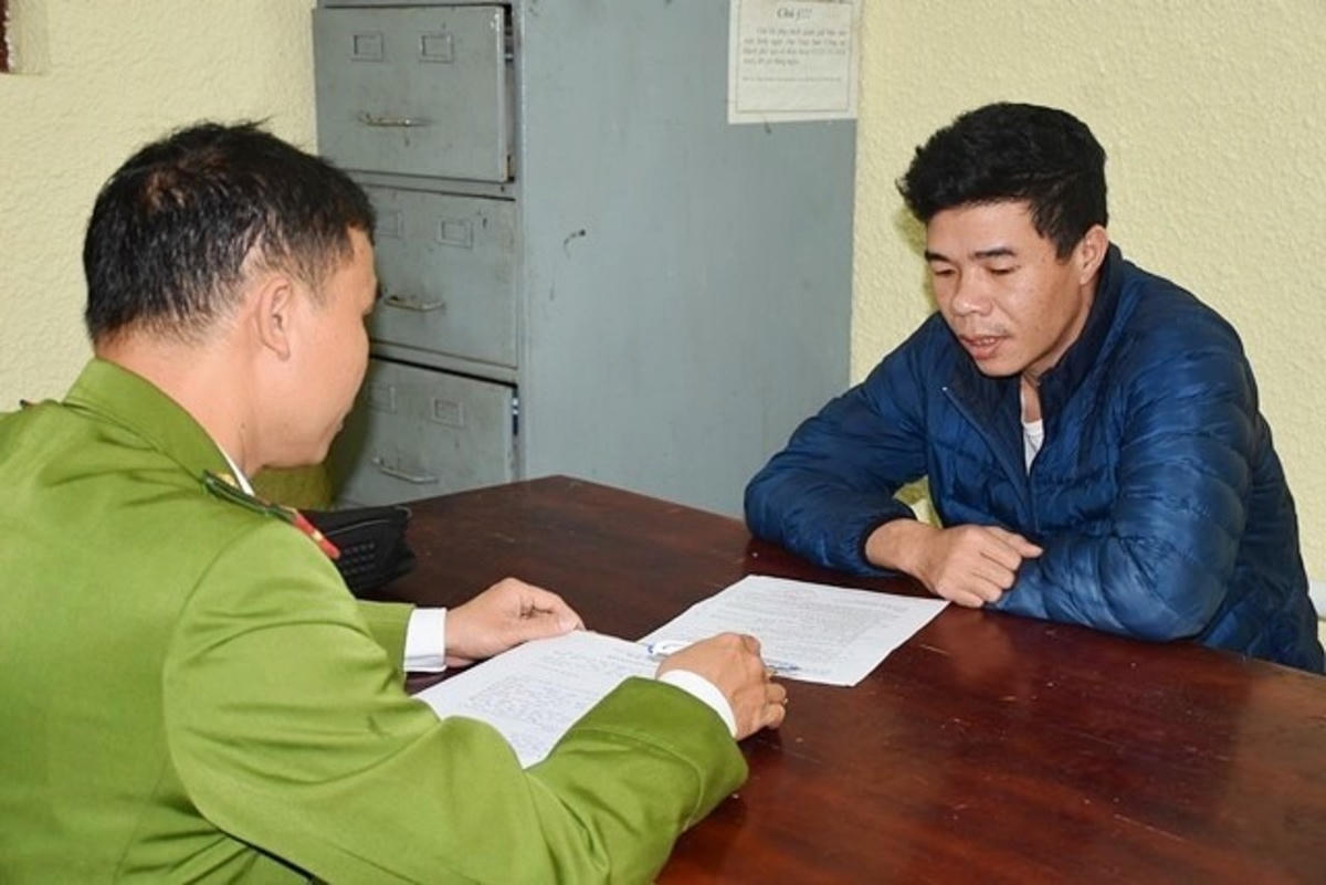 Lực lượng Công an đang làm việc với đối tượng Trương Văn Hiệp.