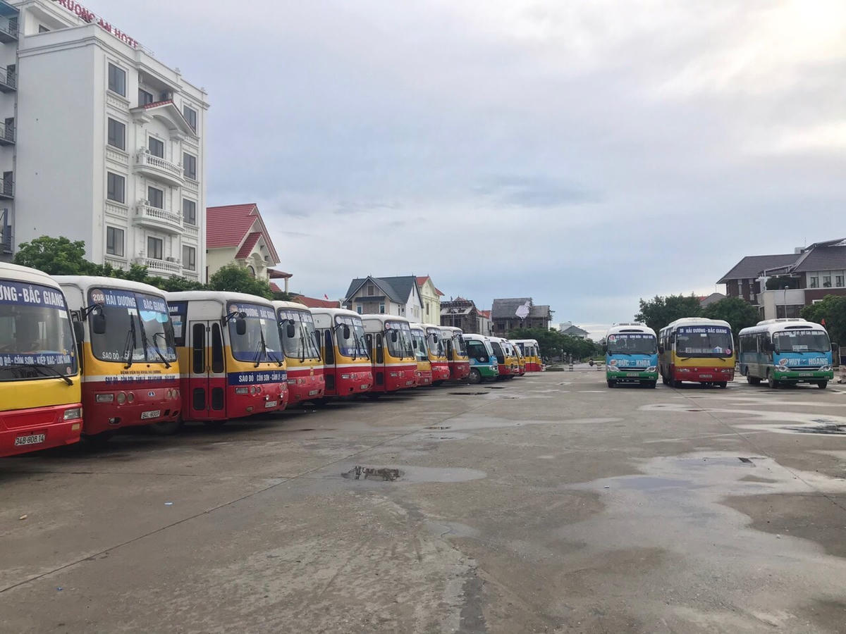 Nhiều tuyến xe buýt ở Hải Dương phải xin dừng hoạt động do sụt giảm lớn về hành khách.