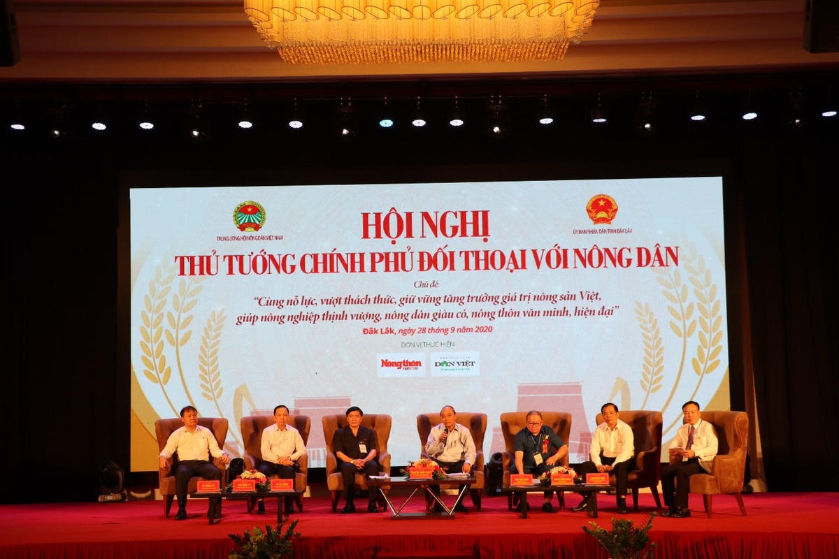 Hội nghị đã giải đáp câu hỏi, khó khăn và vướng mắt của bà con nông dân.