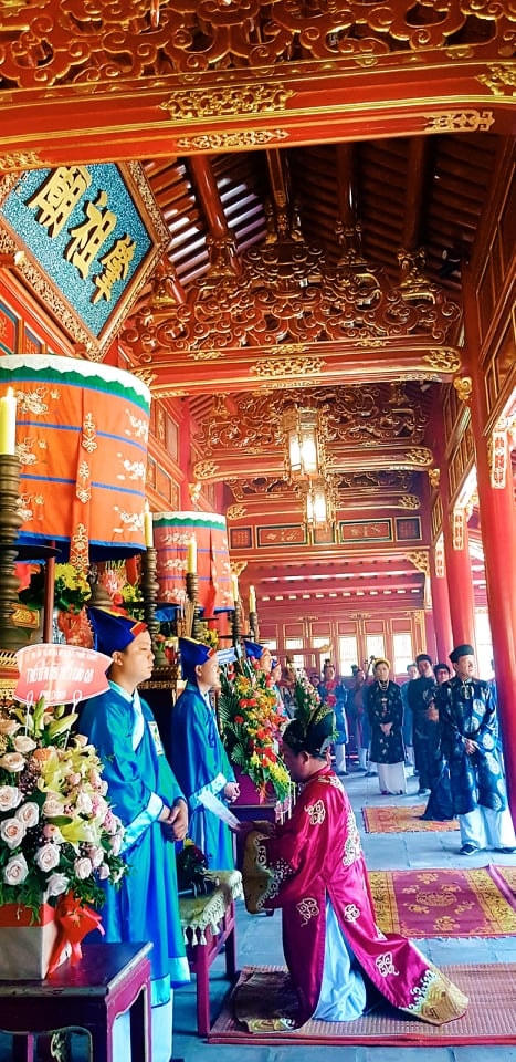 Lễ dâng hương tại Triệu tổ miếu. Ảnh: Nguyễn Đức Bình.