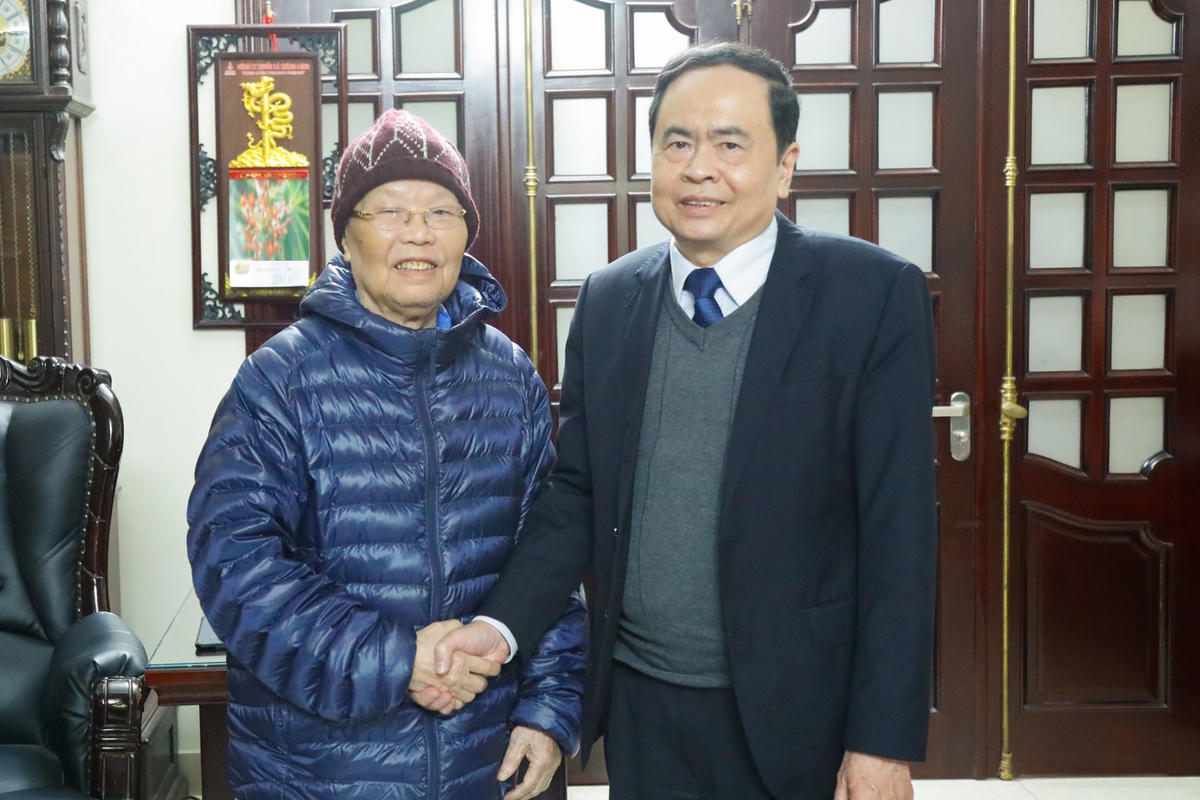 Chủ tịch Trần Thanh Mẫn thăm hỏi, chúc Tết nguyên Chủ tịch nước Trần Đức Lương.