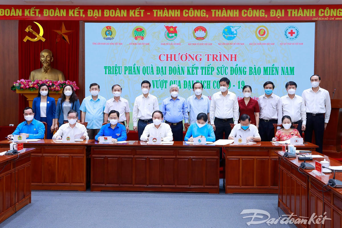 Ký kết kế hoạch phối hợp thực hiện chương trình hỗ trợ "Triệu phần quà đại đoàn kết tiếp sức đồng bào miền Nam vượt qua đại dịch Covid-19".