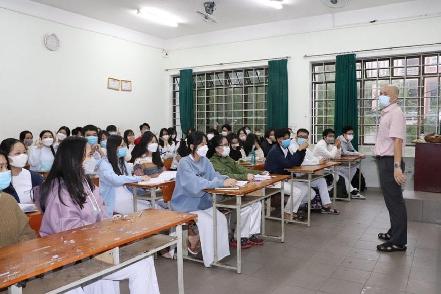 Bộ Giáo dục và Đào tạo đã chính thức bỏ quy định về chứng chỉ ngoại ngữ, tin học trong tiêu chuẩn chức danh nghề nghiệp giáo viên, giảng viên.