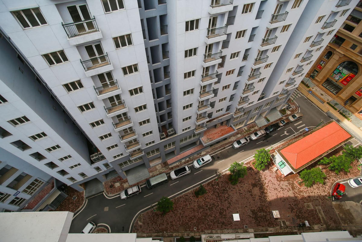 Không ít khu tái định cư vắng vẻ.