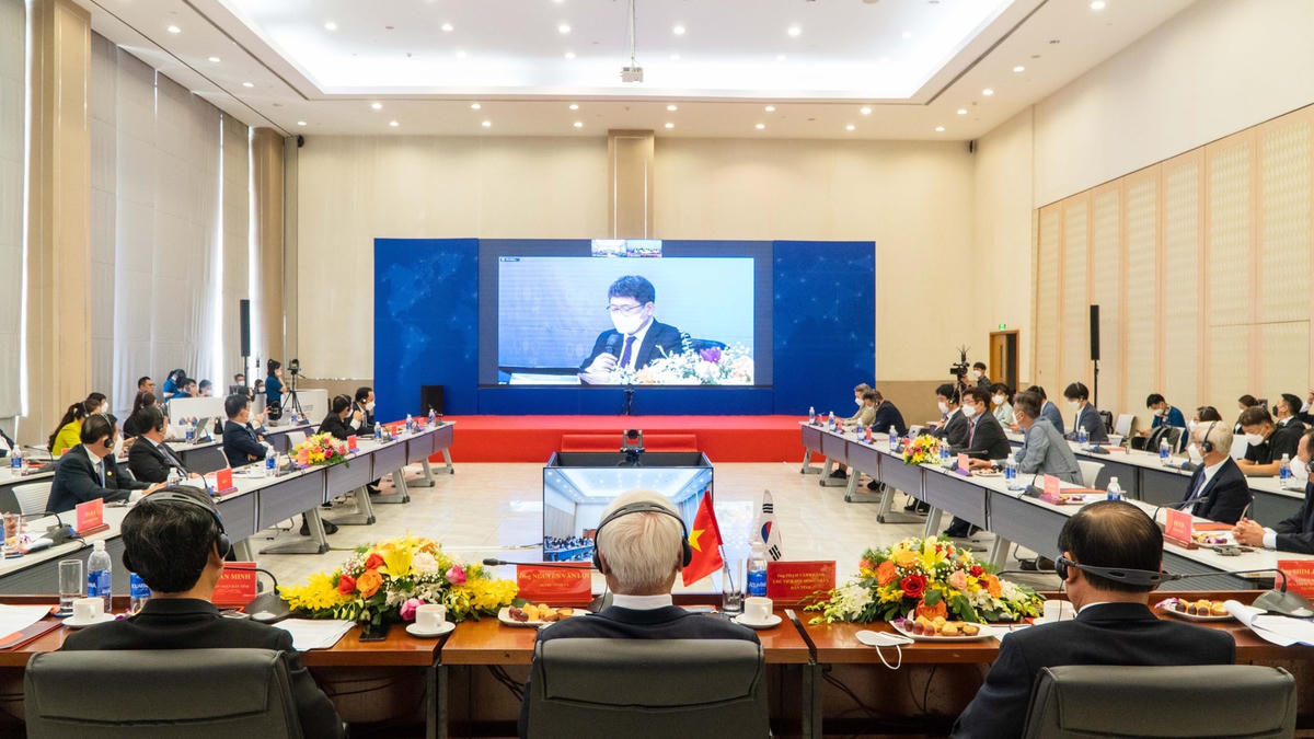 Quang cảnh lễ ký kết trực tuyến hợp tác chiến lược giữa 2 địa phương tại điểm cầu Bình Dương.