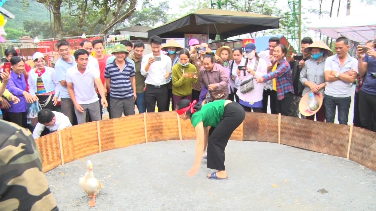 Chợ phiên Mường - Dao Ba Vì: Chứa đựng nhiều nét văn hóa dân tộc