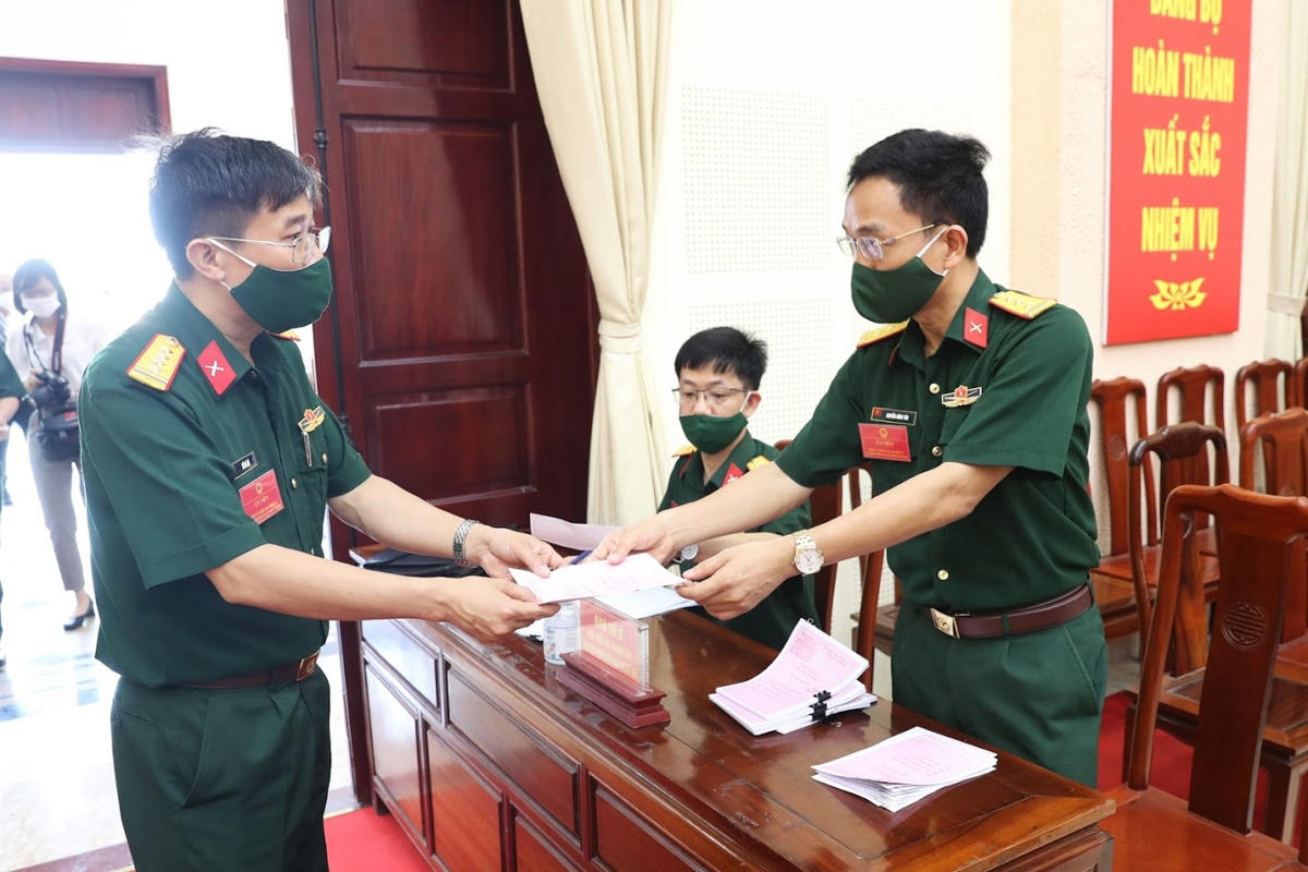 Bầu cử tại Bộ Chỉ huy quân sự tỉnh Bắc Ninh. Ảnh: Quang Vinh.