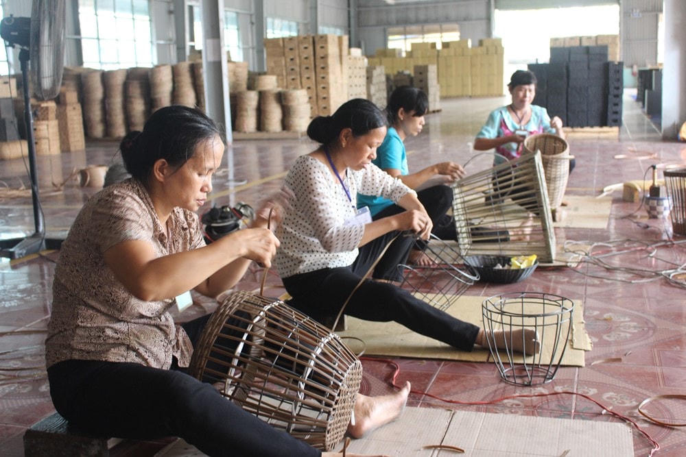 Lao động có trình độ thấp đang gặp khó.