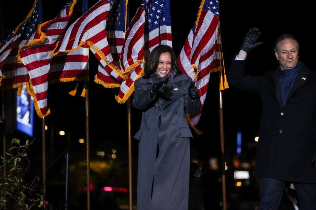Bà Kamala Harris và phu quân tại một sự kiện ở Pennsylvania Ảnh: Reuters.