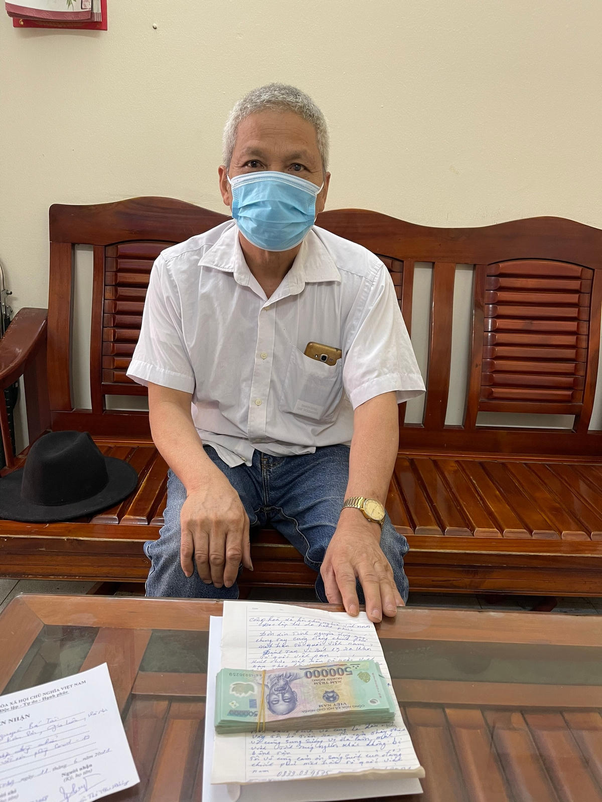 Ông Nguyễn Bá Tài ủng hộ 50 triệu đồng cho Quỹ vaccine thông qua Mặt trận.