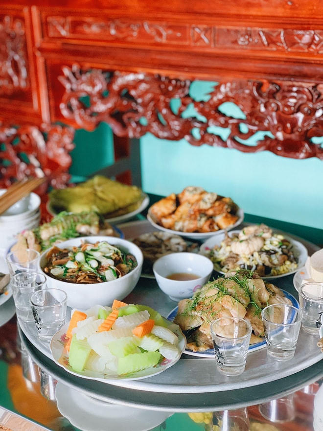 Cơm tất niên mẹ nấu, mình chụp, mình khoe!