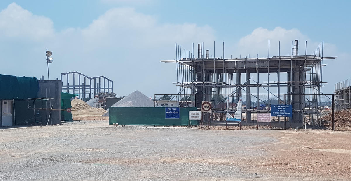 Công ty TNHH Khải Hồng Việt Nam đang tiến hành xây dựng dự án. Ảnh: Hà An.