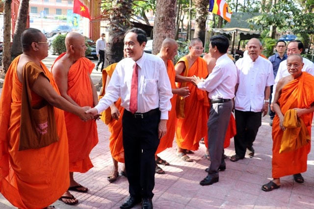 Phó Chủ tịch Thường trực Quốc hội, Chủ tịch UBTƯ MTTQ Việt Nam Trần Thanh Mẫn gặp gỡ chúc Tết các vị sư sãi, a cha.