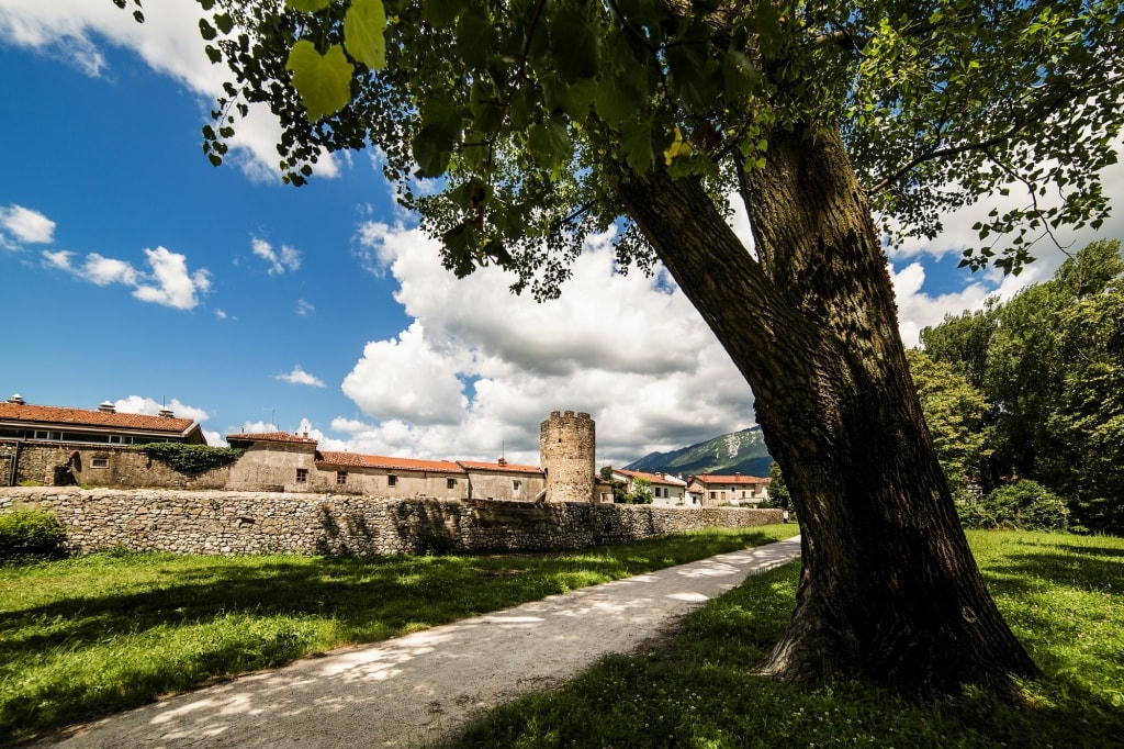 Pháo đài La Mã Castra gần sông Hubelj, thung lũng Vipava. Ảnh: Vipavska.