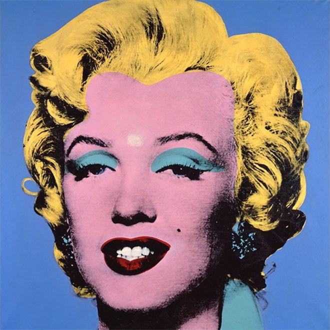 Danh họa người Mỹ Andy Warhol và bức "Shot Blue Marilyn", thực hiện hồi năm 1964.  