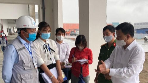BQL Khu kinh tế Hải Phòng kiểm tra phòng, chống dịch tại công trường xây dựng.