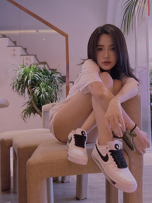 Ca sĩ Bích Phương được fan khen trông như thiếu nữ 18.