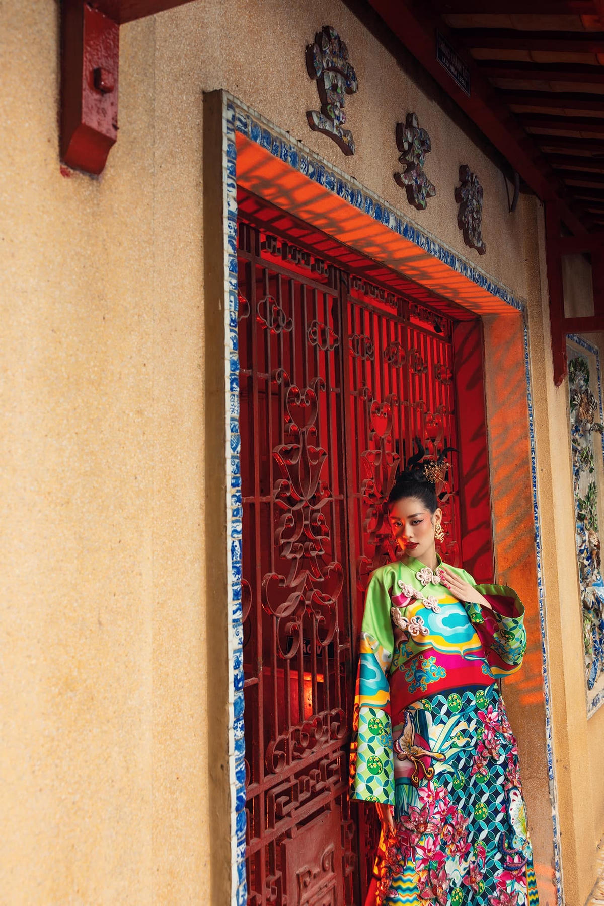 "Mọi người thường nói vui “còn mùng là còn Tết”, Tết qua nhanh thì cũng tiếc thật đấy nhưng mà sau những ngày Tết, chúng ta phải trở về với công việc và tất bật với bộn bề, lo toan của cuộc sống thường ngày", Khánh Vân bày tỏ.