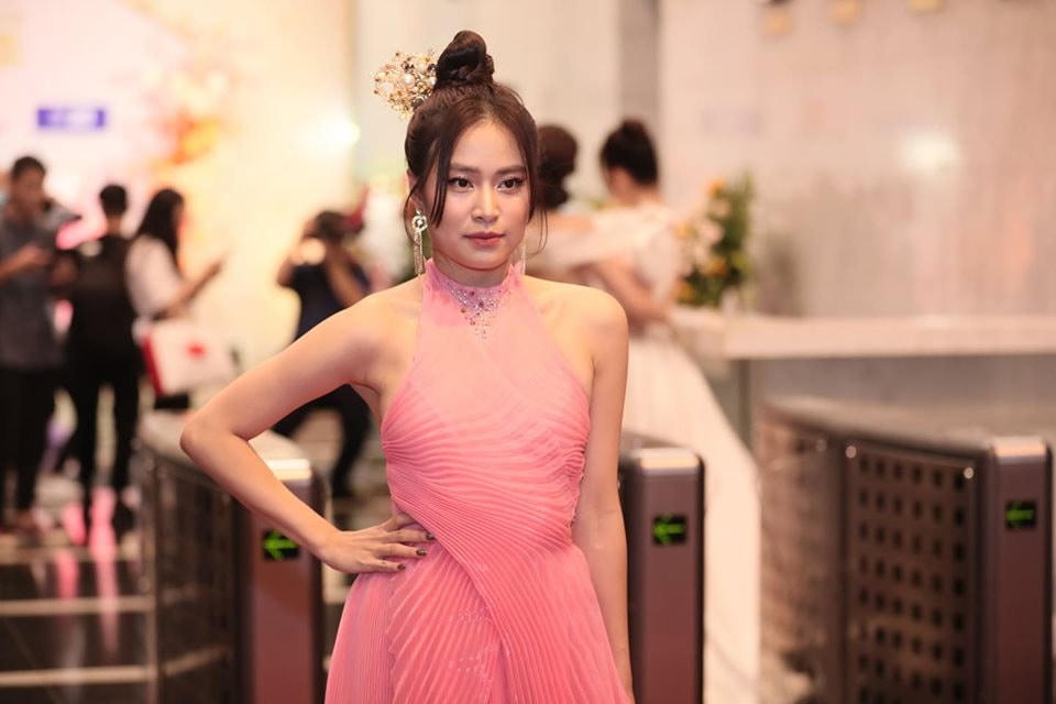 Ca sĩ Hoàng Thùy Linh.